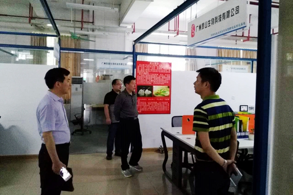 4考察组一行赴华南农业大学创新创业学院交流.jpg