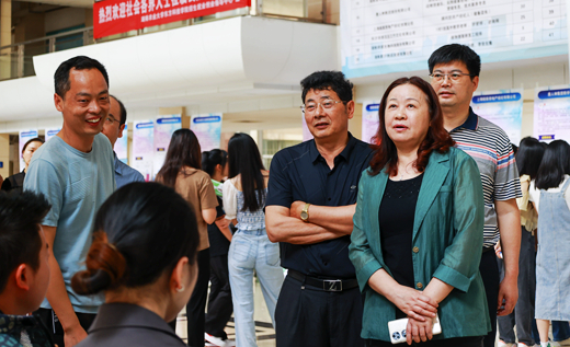 2张立副校长与校友企业代表亲切交流.jpg