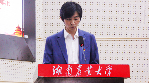党委副书记副院长杨曙宣读表彰决定.jpg